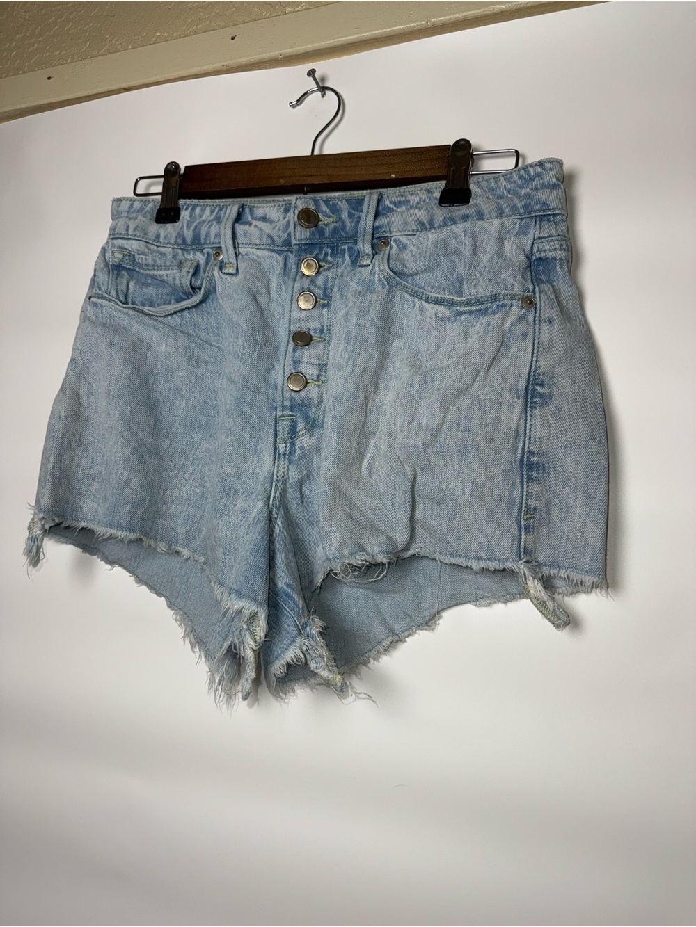 Good American Light Wash Mom Shorts Raw Hem Coastal Cowgirl Y2K Denim-Sz 4 - Picture 3 of 9
